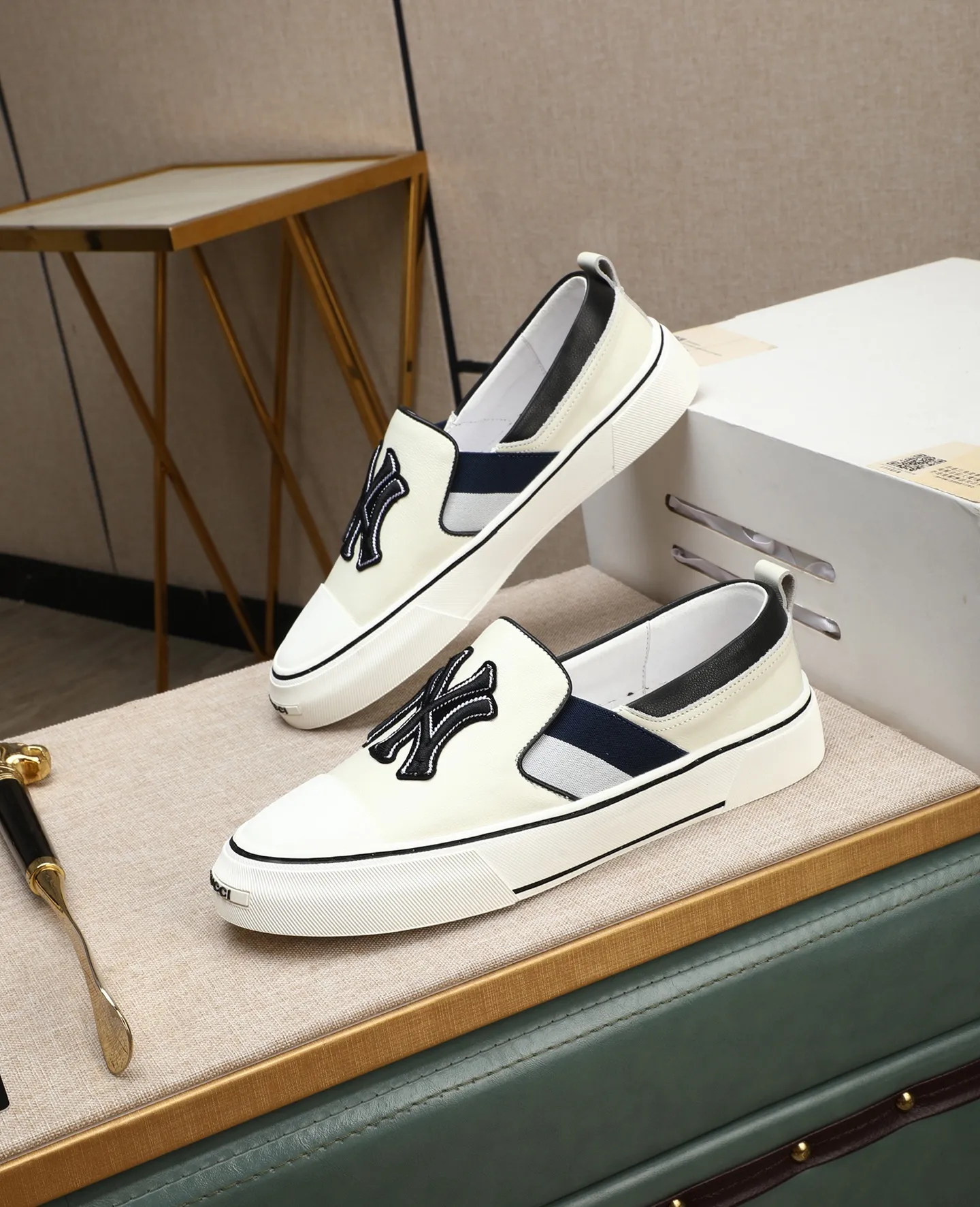 Men's shoes 💰460 GUCCI🔍🔍The latest models are on sale at the same time at the counter. Original calfskin imported from Italy, genuine leather lining, (high-end, extravagant, and classy) with exquisite workmanship. Soles: Original soles specially provided by the original factory. ⚠Exclusive double-layer movable molded soles are super comfortable⚠. Photos of the real thing🎬The real thing is even better🔍🔍"High quality·Follow the order" Code number 38-44